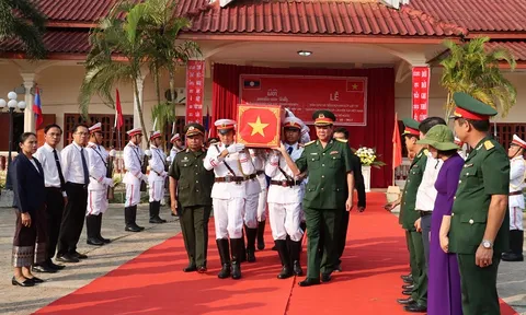 Long trọng lễ tiễn đưa 16 hài cốt liệt sĩ về nước