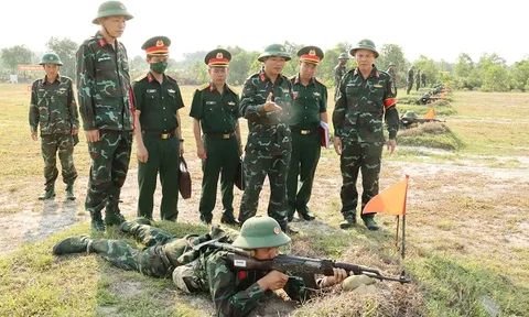 Kiểm tra huấn luyện “3 tiếng nổ” cho chiến sĩ mới