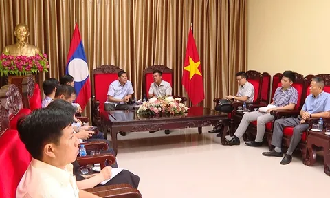 Thăm và chào xã giao Tổng Lãnh sự quán nước CHXHCN Việt Nam