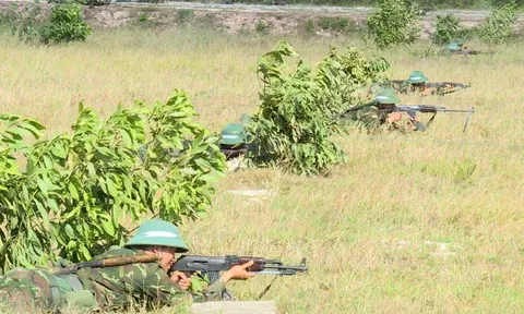 Trung đoàn 6 – Bộ Chỉ huy Quân sự tỉnh Thừa Thiên Huế diễn tập chiến thuật bắn đạn thật cấp Trung đội