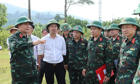 Bộ Tư lệnh Quân khu 4 khảo sát vị trí xây dựng Chốt dân quân biên giới A Lưới (Thừa Thiên Huế)