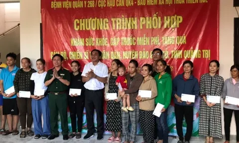 Khám, tư vấn sức khỏe, cấp thuốc miễn phí, tặng quà cho quân và dân huyện đảo Cồn Cỏ