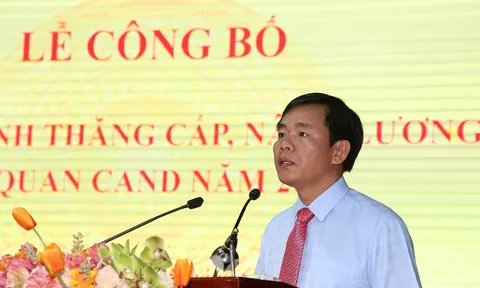 Thừa Thiên Huế thăng cấp bậc hàm, nâng bậc lương cho hơn 800 cán bộ, chiến sĩ công an
