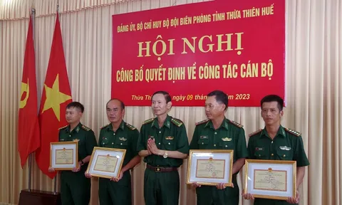 Trao quyết định nâng bậc lương, thăng quân hàm cho 152 quân nhân chuyên nghiệp