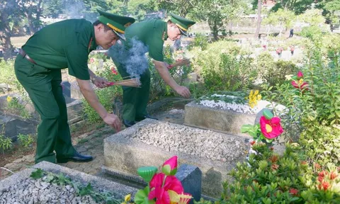 Bộ đội Biên phòng tỉnh Thừa Thiên Huế dâng hương tưởng niệm các Anh hùng liệt sĩ
