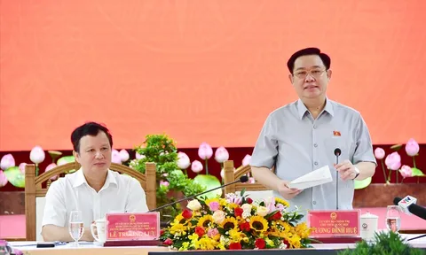 Chủ tịch Quốc hội Vương Đình Huệ làm việc với tỉnh Thừa Thiên Huế