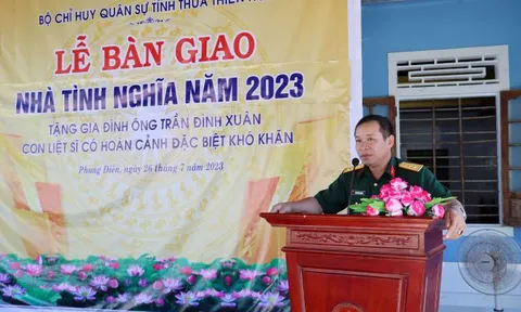 Trao nhà tình nghĩa tặng thân nhân liệt sĩ Trần Đình Thống