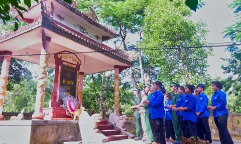Tuổi trẻ với các hoạt động tri ân nơi biên giới