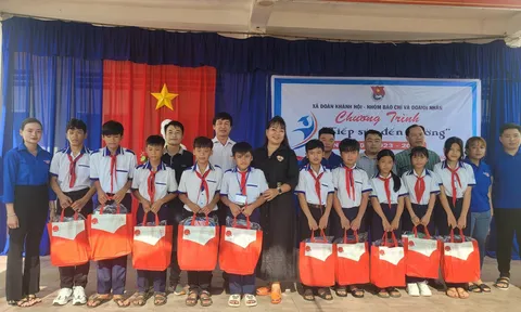 Cà Mau: Tiếp sức đến trường cho học sinh khó khăn tại xã biển Khánh Hội