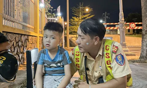 Kịp thời đưa cháu nhỏ lạc đường về với gia đình trong đêm khuya