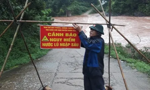 Mưa lũ chia cắt một số xã vùng biên giới tỉnh Quảng Bình