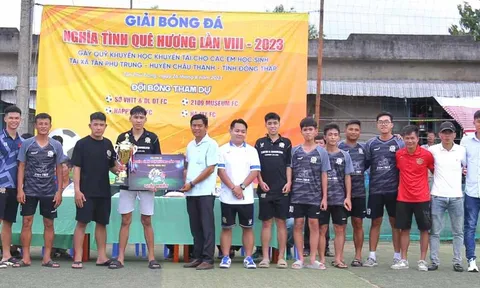 Giải bóng đá “Nghĩa tình quê hương” lần thứ 8: Ấm lòng 2 chữ quê hương