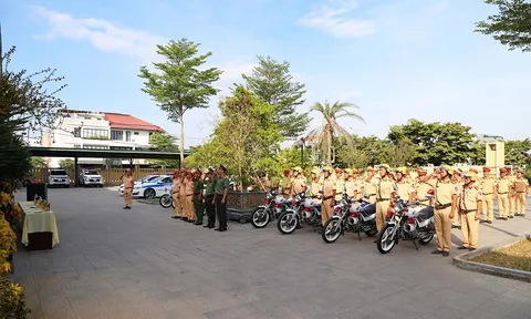 Ra quân tổng kiểm soát xe ô tô vận tải hành khách và xe ô tô vận tải hàng hóa bằng container