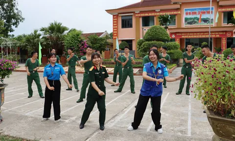 Tổ chức các hoạt động văn hóa, văn nghệ phục vụ bộ đội trong ngày nghỉ cuối tuần