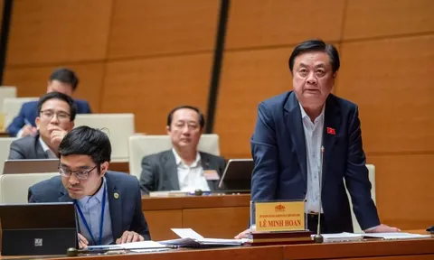 Bộ trưởng Bộ NN-PTNT Lê Minh Hoan trả lời chất vấn tại ngày làm việc thứ 11, Kỳ họp thứ 6, Quốc hội khóa XV