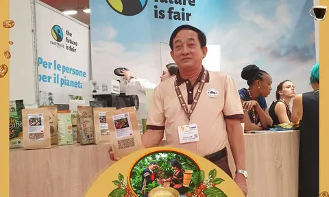 Giám đốc Trần Đình Trọng và cây cà phê Eatu