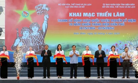 Triển lãm tranh cổ động tấm lớn kỷ niệm 70 năm Chiến thắng Điện Biên Phủ
