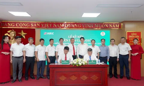 Bảo hiểm Agribank và Trung tâm Hỗ trợ nông dân, nông thôn ký kết hợp tác chiến lược