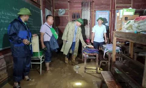 Nghệ An: Lũ quét xuất hiện trong đêm, nhiều bản ở huyện Tương Dương bị cô lập