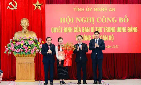 Bà Võ Thị Minh Sinh giữ chức Phó Bí thư Tỉnh ủy Nghệ An