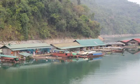 Nuôi cá lồng - hướng đi thoát nghèo cho đồng bào dân tộc thiểu số vùng lòng hồ thủy điện Bản Vẽ