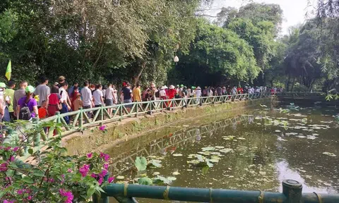 Hàng nghìn người về thăm quê Bác trong dịp lễ 30/4 – 1/5