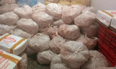 Hà Nội: Thu giữ gần 1 tấn chân gà, thịt trâu không rõ nguồn gốc