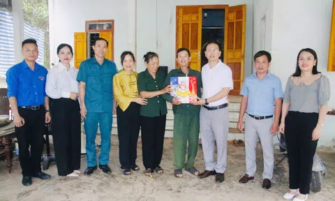 Tri ân những người có công với cách mạng