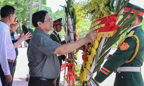 Thủ tướng thăm Mẹ Việt Nam anh hùng, dâng hương tại Thành cổ Quảng Trị và Nghĩa trang Đường 9