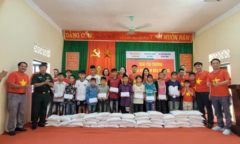 Trao yêu thương, nâng bước em tới trường