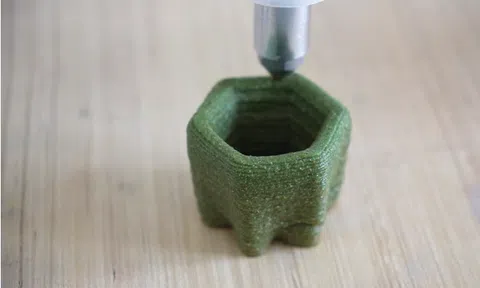 Máy in 3D biến rác thải thực phẩm thành cốc cà phê và đế lót ly