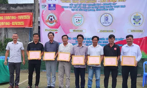 Chương trình 'Nghĩa tình quê hương': Kịp thời tiếp sức cho các học sinh khó khăn trước mùa tựu trường