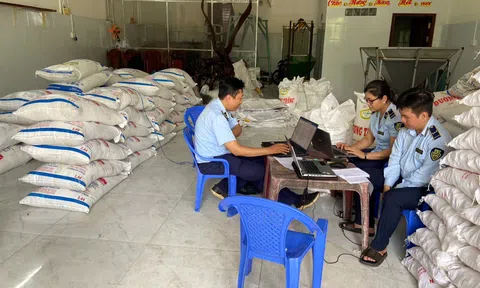 Đồng Tháp: Phát hiện 2,5 tấn đường cát nhập lậu