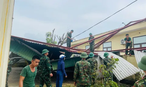 Lực lượng vũ trang cùng nhân dân tập trung khắc phục hậu quả sau bão số 5