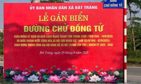 Xã Bát Tràng trang trọng tổ chức lễ gắn biển tên ba tuyến đường mới