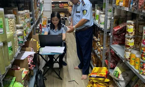 Cần Thơ: Phát hiện hàng hóa không rõ nguồn gốc tại cơ sở kinh doanh bánh mứt kẹo