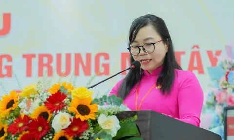 TP.HCM: Bà Nguyễn Thị Kim Cúc tiếp tục được tín nhiệm giữ chức Chủ tịch Ủy ban MTTQ phường Trung Mỹ Tây
