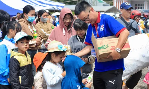 Hàng ngàn phần quà từ CLB Vì Cộng Đồng giúp các em nhỏ xã vùng biên Tuy Đức ấm áp mùa Trung thu