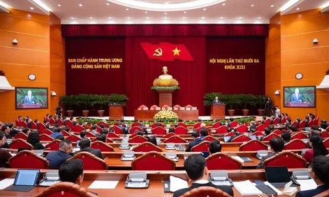 Bế mạc Hội nghị Trung ương 13