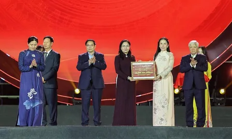 Thủ tướng kêu gọi chung sức đồng lòng, đồng cam cộng khổ, chia sẻ với đồng bào miền Trung