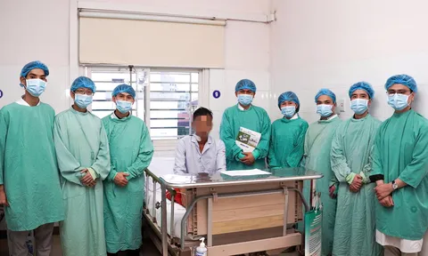 Cắt thận đa nang và ghép thận cho bệnh nhân trong cùng một ca phẫu thuật lần đầu tiên tại Việt Nam