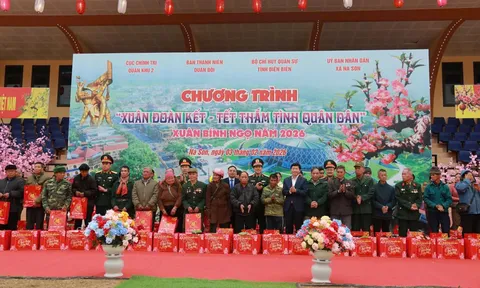 Ấm áp chương trình 'Xuân đoàn kết – Tết thắm tình quân dân' tại xã Na Sơn, tỉnh Điện Biên