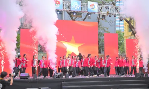 Hà Nội: 'Khi Tôi 18' – Nhịp cầu kết nối bản sắc và khát vọng hội nhập của học sinh Trường THPT Việt Đức