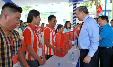 Tổng Bí thư, Chủ tịch nước Tô Lâm động viên người lao động tại TP.HCM