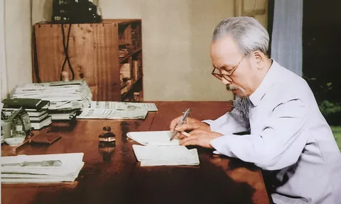 Chủ tịch Hồ Chí Minh là ánh sáng soi đường cho chúng ta đi