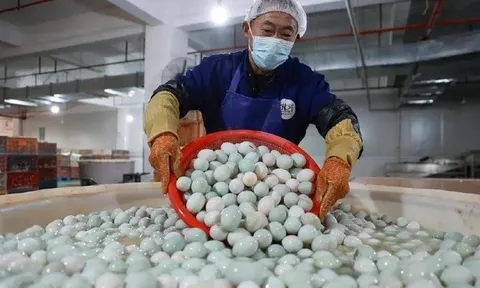 Bài học thoát bẫy 'bán thô' xây dựng sản nghiệp hơn 3 nghìn tỉ từ trứng vịt