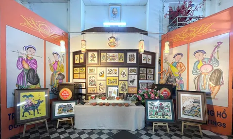 Tranh Đông Hồ trên phố hàng hiệu: Nơi văn hóa dân tộc được gìn giữ và tỏa sáng giữa đời sống mới