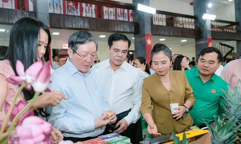 Nghệ An tôn vinh 130 nông dân tiêu biểu trong phong trào sản xuất, kinh doanh giỏi
