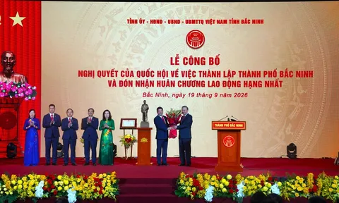 Công bố Nghị quyết thành lập thành phố Bắc Ninh trực thuộc Trung ương và đón nhận Huân chương Lao động hạng Nhất