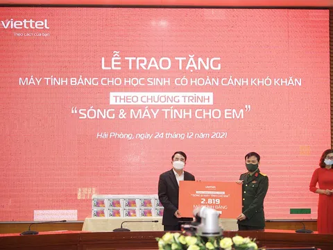 Viettel hoàn thành trao tặng 37.000 máy tính bảng cho các em học sinh khó khăn